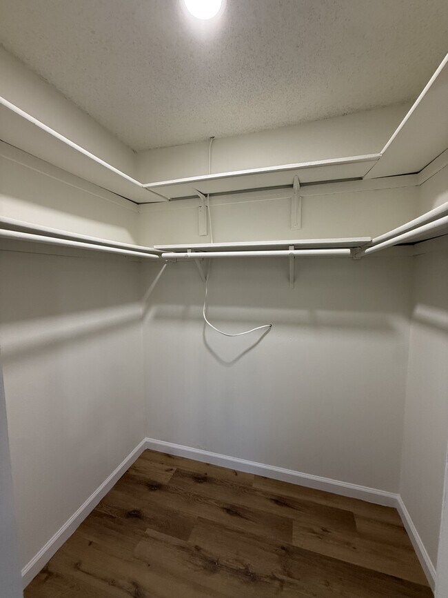 Building Photo - 202 2nd St