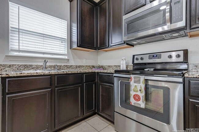 Building Photo - 7810 Creekshore Cove