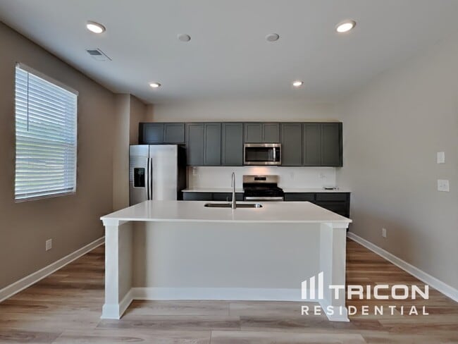 Building Photo - 160 Millbrook Dr