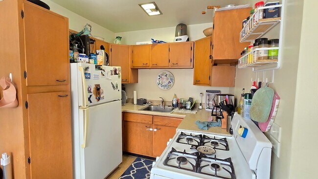 Building Photo - 1401 W Warner Ave