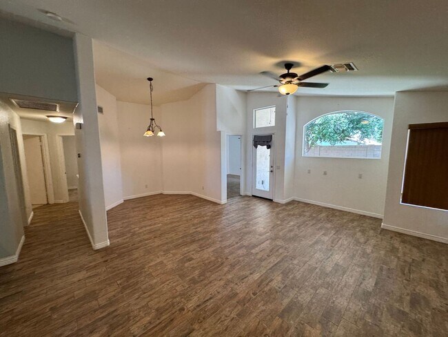 Building Photo - 7921 W Frank Ave