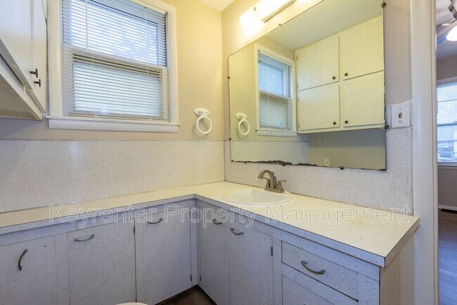 Building Photo - 526 S 39th W Ave