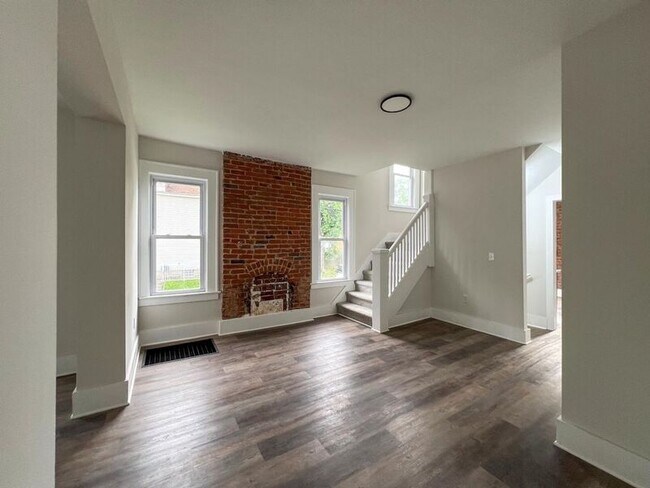 Building Photo - 927 S Champion Ave