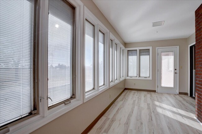 Building Photo - 3 Bedroom 3 Bathroom Home on a 1 Acre Lot