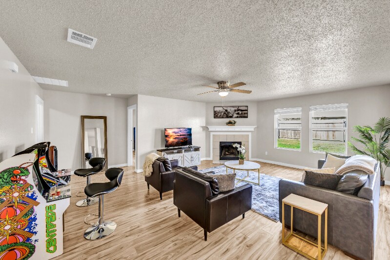 Building Photo - 9924 George Washington Dr