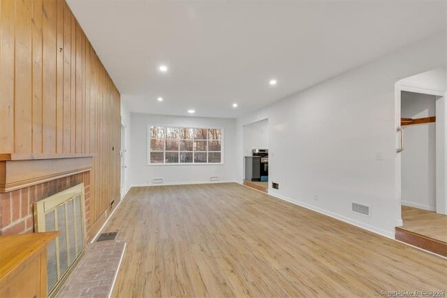 Building Photo - 275 High St