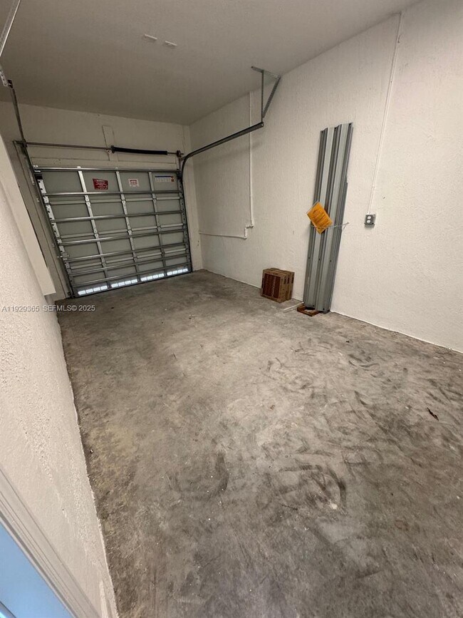 Building Photo - 2825 SE 25th Ave