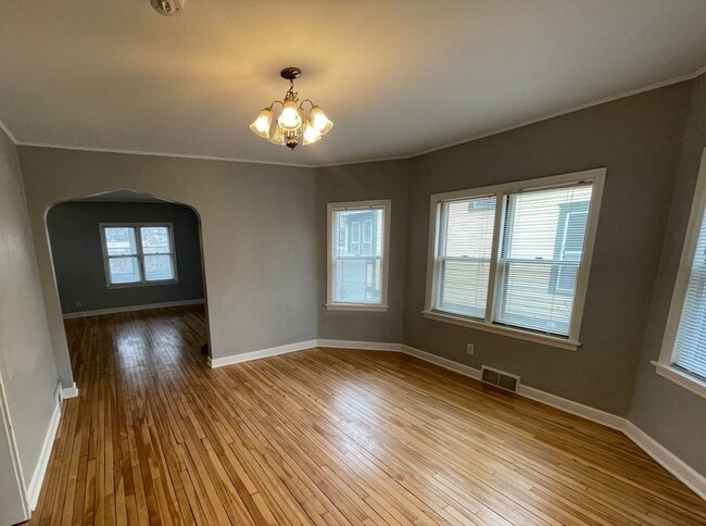 Building Photo - Huge 5-bed 2-bath house with 3rd level family room. Avail July 1 2026