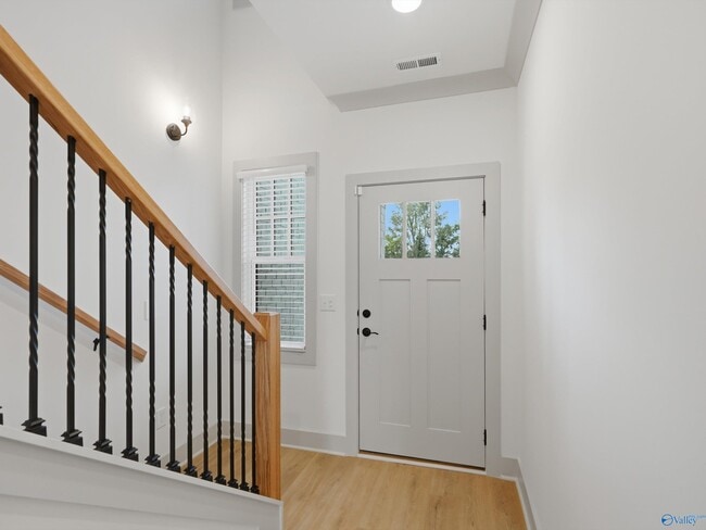 Building Photo - 8 Whispering Oak Dr SW