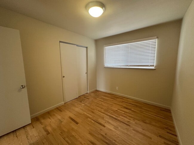 Building Photo - 3 Bedroom 2 Bathroom Home with Pool