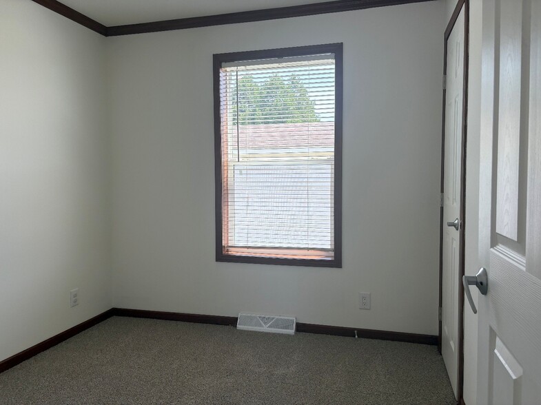 Building Photo - 2431 Four Seasons Dr