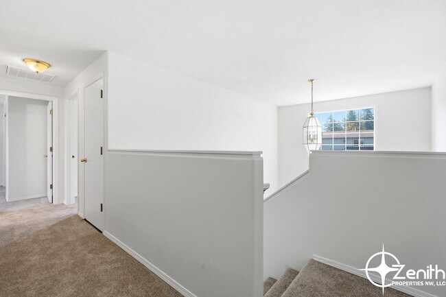 Building Photo - 15608 NE 44th St