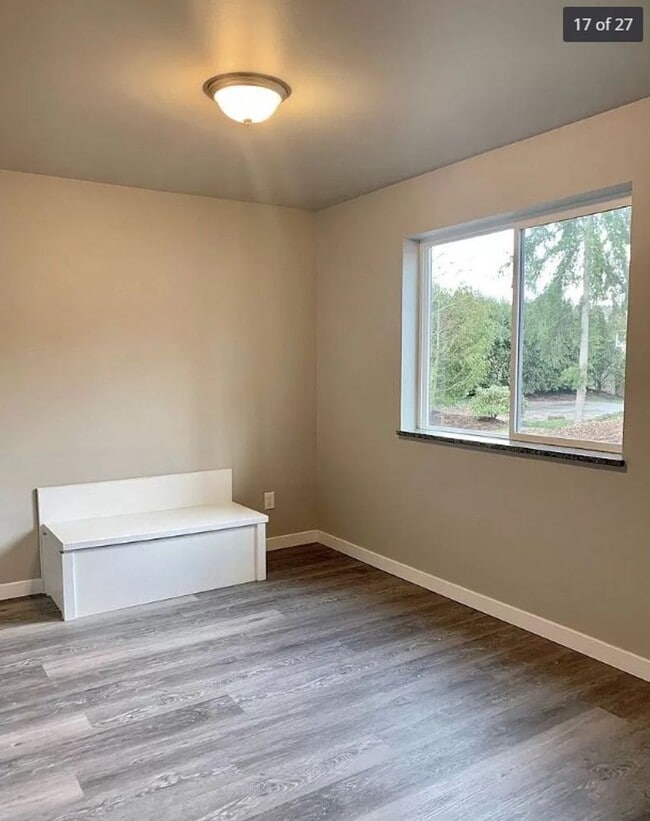 Building Photo - Charming 7 bedroom, 3 bath home available in August!