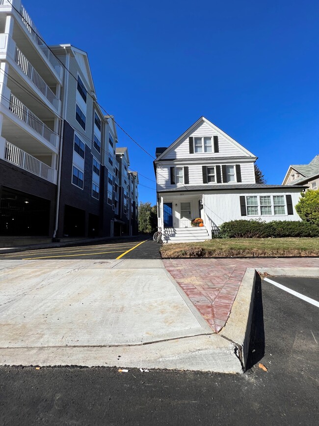 Building Photo - 153 Pavilion Ave