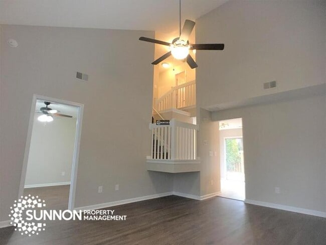 Building Photo - Beautiful End Unit Townhome in Mallard Creek!