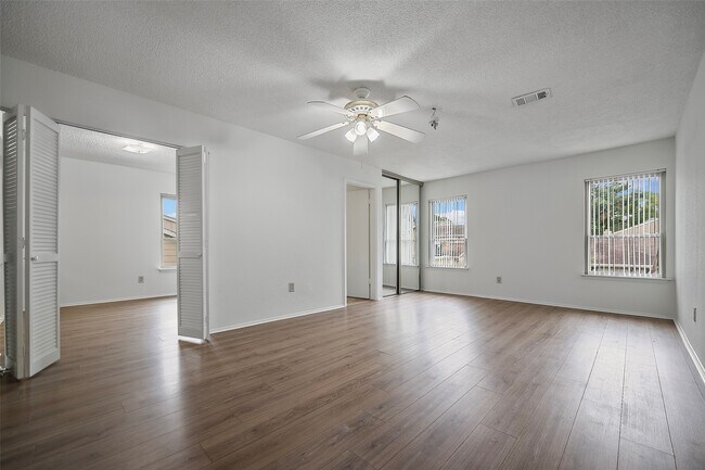 Building Photo - 2387 Crescent Park Dr