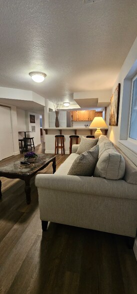 Building Photo - 1626 Huson Dr