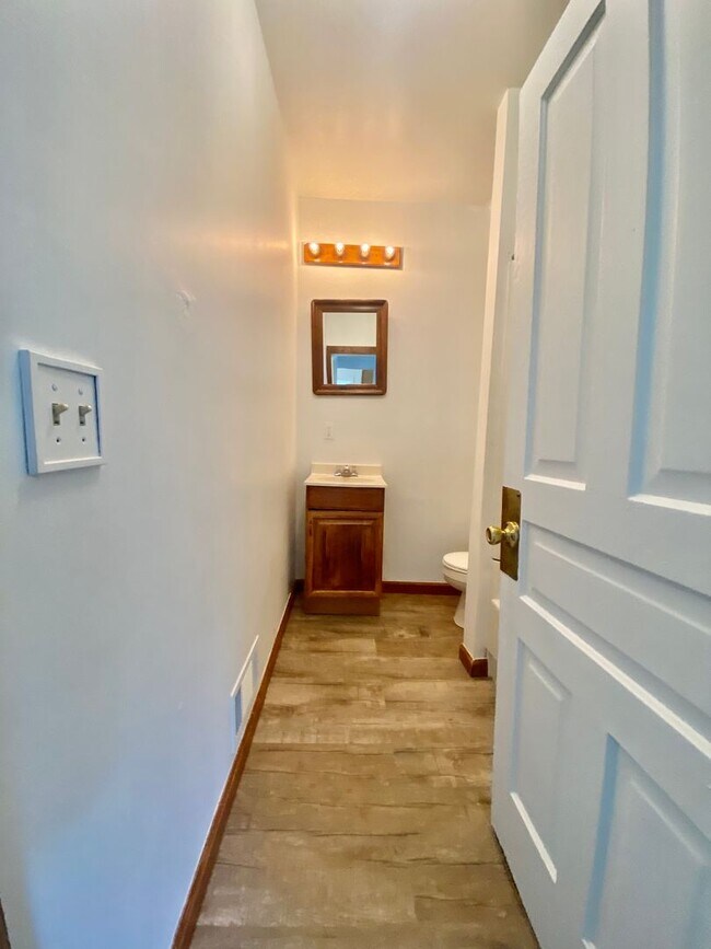 Building Photo - 920