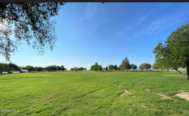 Building Photo - 960 Burgess Dr