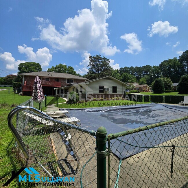 Building Photo - 2601 Cohnwood Dr