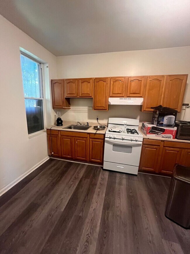 Building Photo - 2026/2027 JHU Homewood Off-Campus 6bd/3ba house w/ W/D. Available 6/6/2026