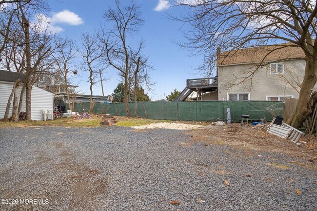 Building Photo - 472 Broadway