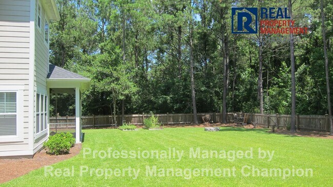 Building Photo - Custom 4 BD/2.5 BA Home with Community Pool, Water Access and Day Dock!