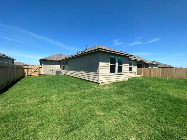 Building Photo - 183 Otter Rd