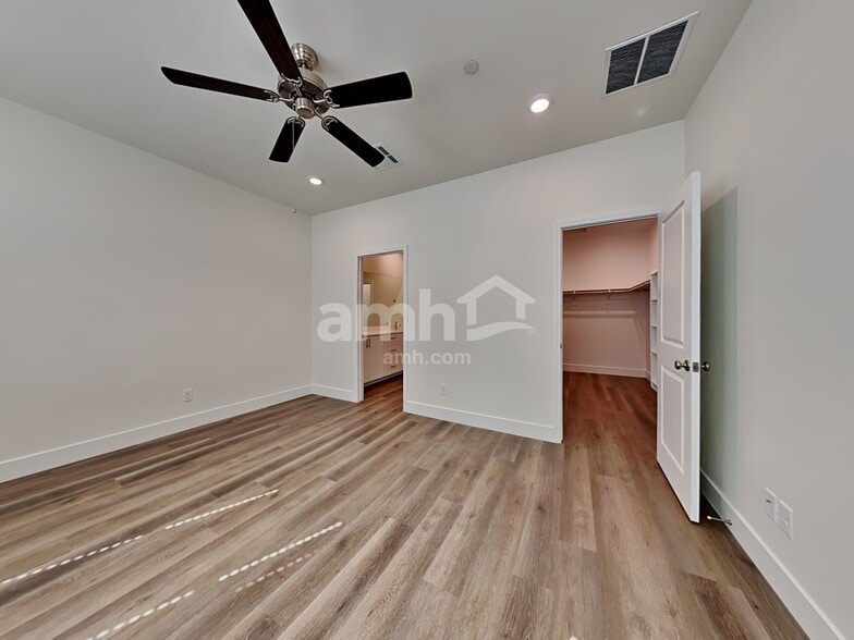 Building Photo - 525 Silverbell Falls Pl