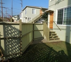 Building Photo - 536 N Van Ness Ave