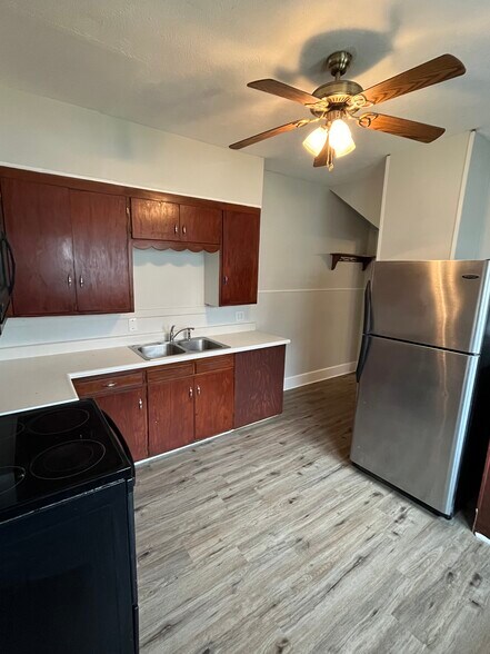 Building Photo - 430 N 25th St