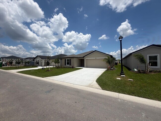Building Photo - 17332 Cantu Ct