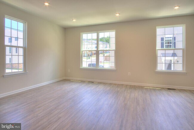 Building Photo - 2506 EMBER Ln