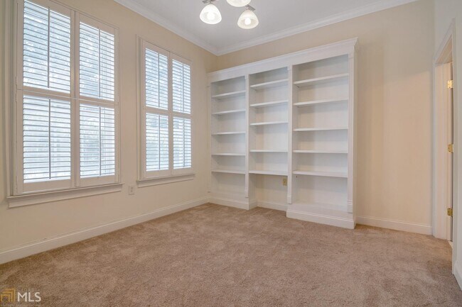 Building Photo - 5415 Northland Dr