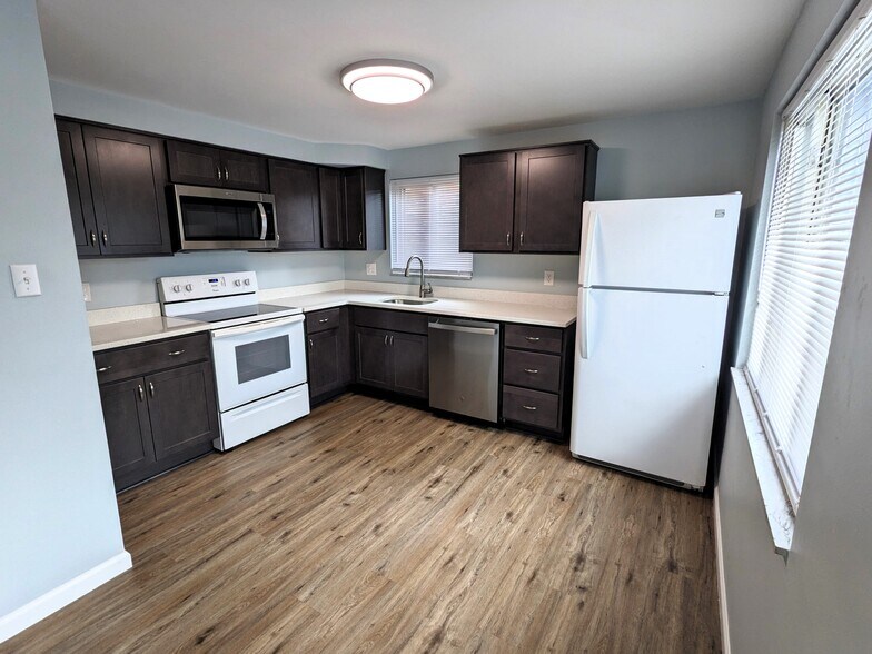 Kitchen - 164 Pointview Rd