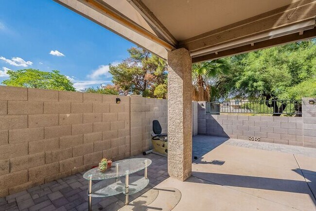 Building Photo - Great single family home!