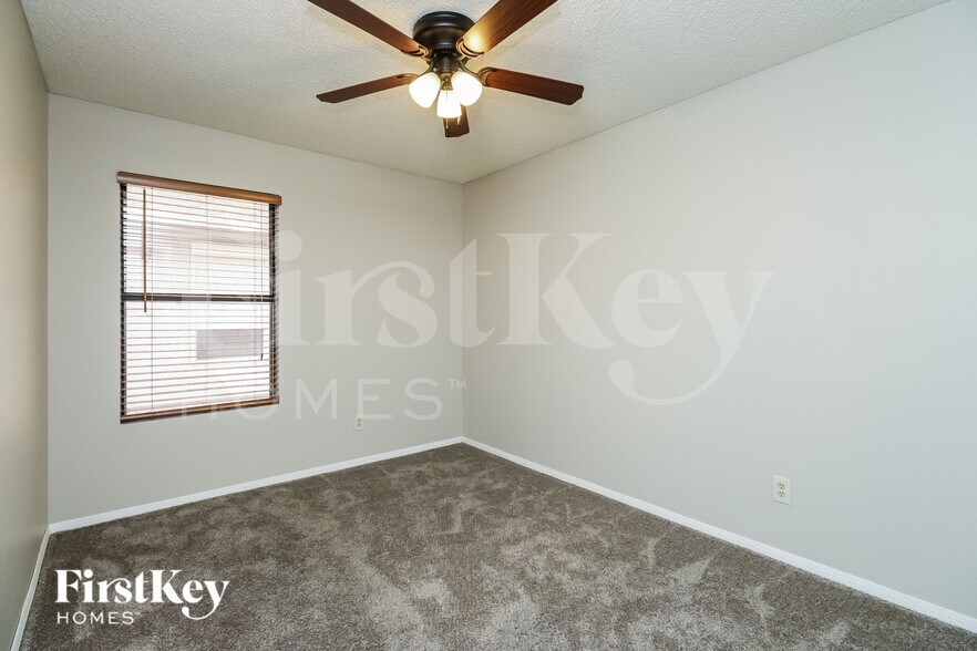 Building Photo - 6410 W Townley Ave