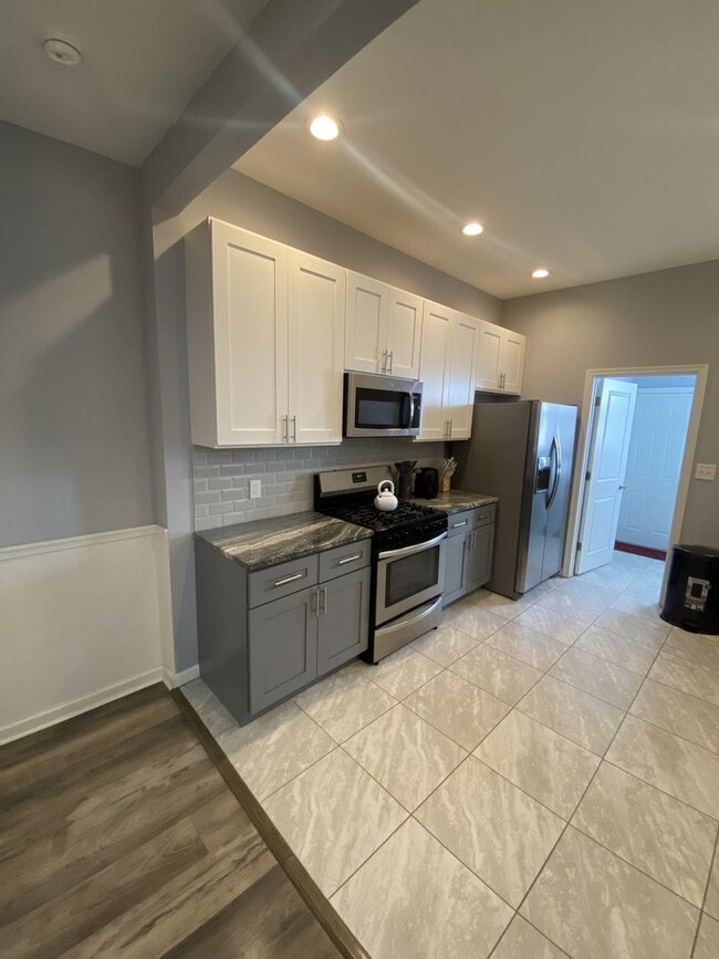 Building Photo - 5706 Warrington Ave