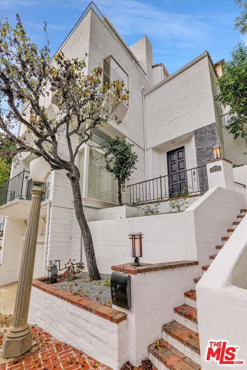 Building Photo - 1713 Queens Ct