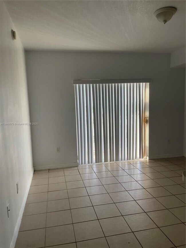 Primary Photo - 11060 SW 196th St