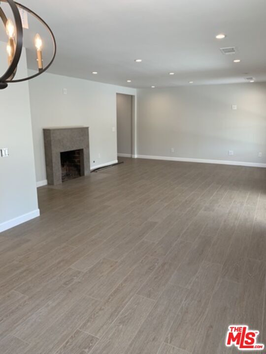 Building Photo - 9254 Balcom Ave