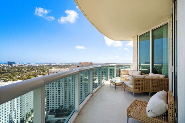 Building Photo - 347 N New River Dr E