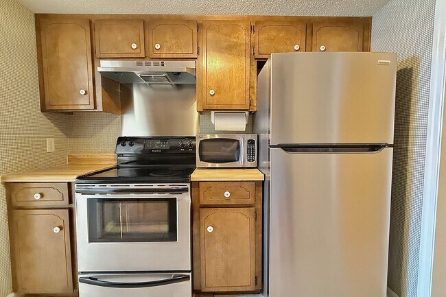 Building Photo - $500 RENT CREDIT | AVAILABLE NOW! (Pets Considered)