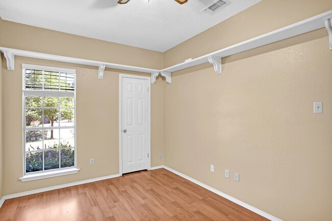 Building Photo - 16412 Framingham Cir