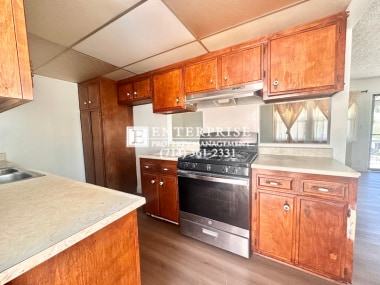 Building Photo - Move-In Ready 3 Bed Home | New Floors, Big...