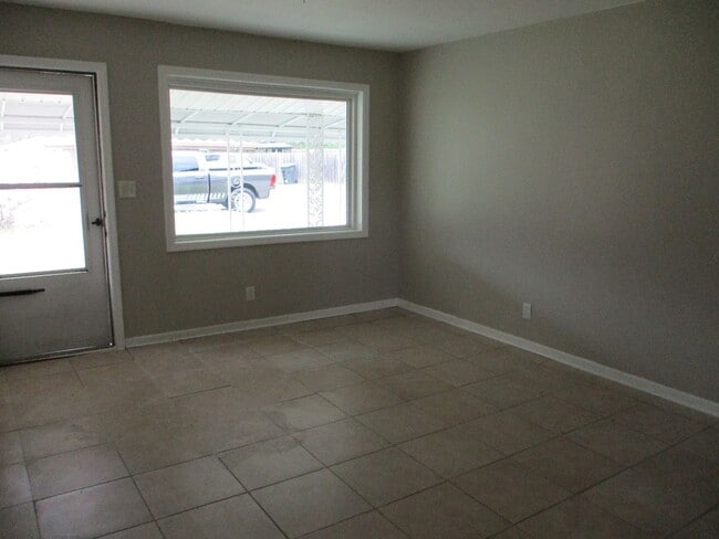 Building Photo - Updated 4 Bedroom Ranch in South Augusta