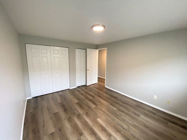 Building Photo - Beautifully Updated Ground-Level 2-Bedroom!