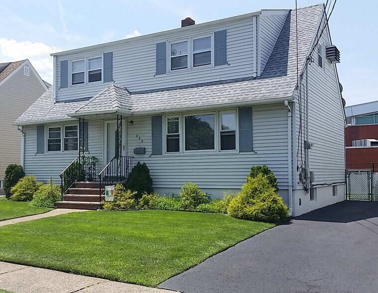 Building Photo - 223 Ray St