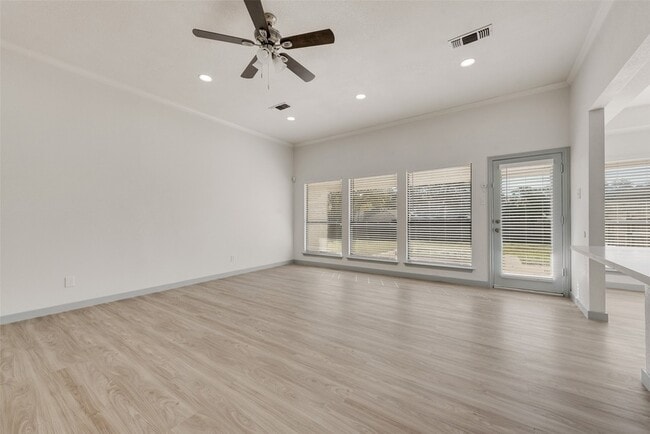 Building Photo - 1318 Deer Ridge Dr