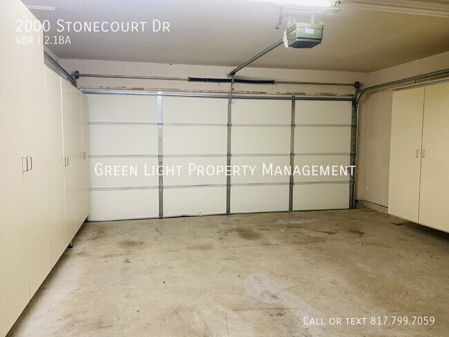 Building Photo - 2000 Stonecourt Dr